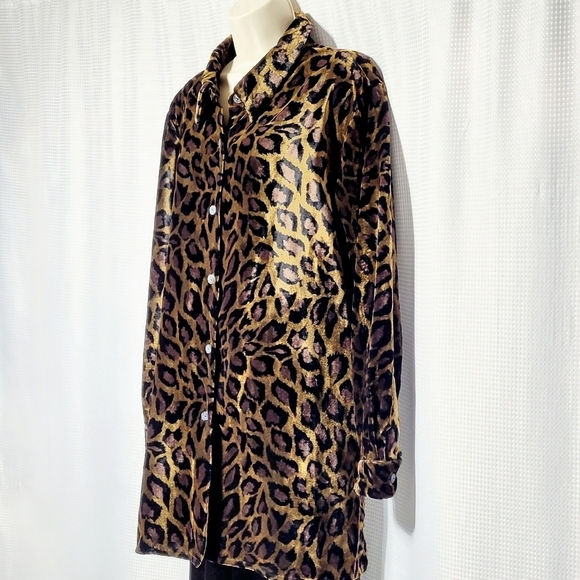 VTG Denim&Co. Shimmering Velvet Leopard Print Long Sleeve Button Down Top (L) - Picture 3 of 9